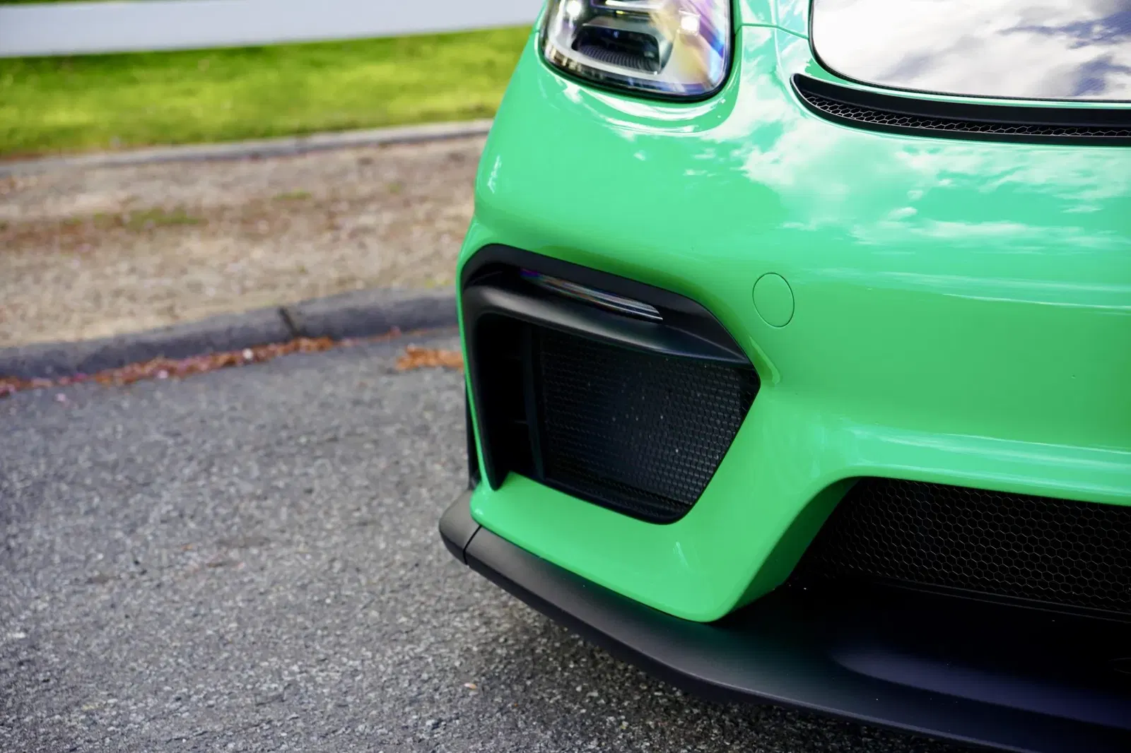 Signal Green 2023 Porsche 718 Cayman GT4 RS Weissach