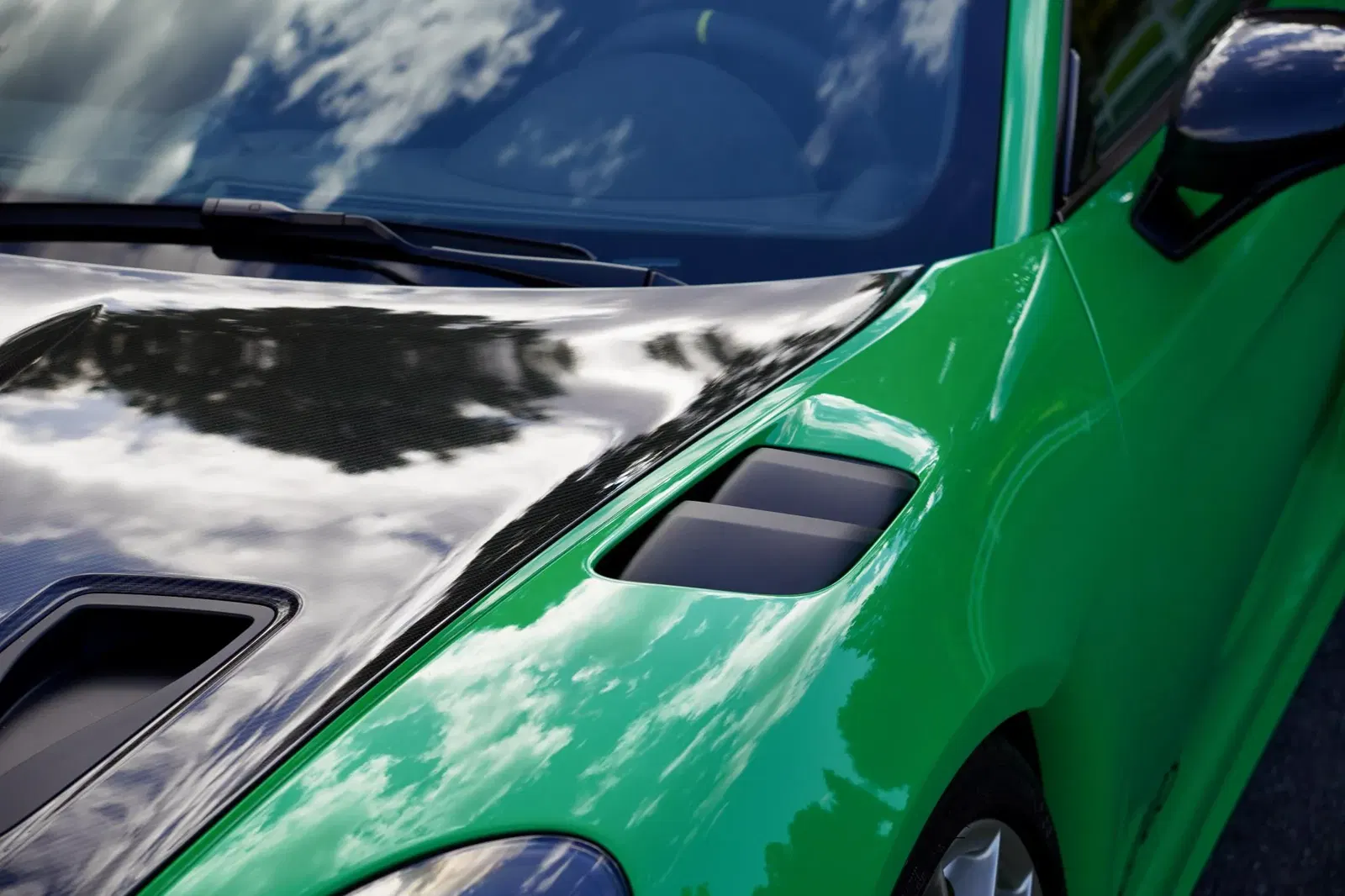 Signal Green 2023 Porsche 718 Cayman GT4 RS Weissach
