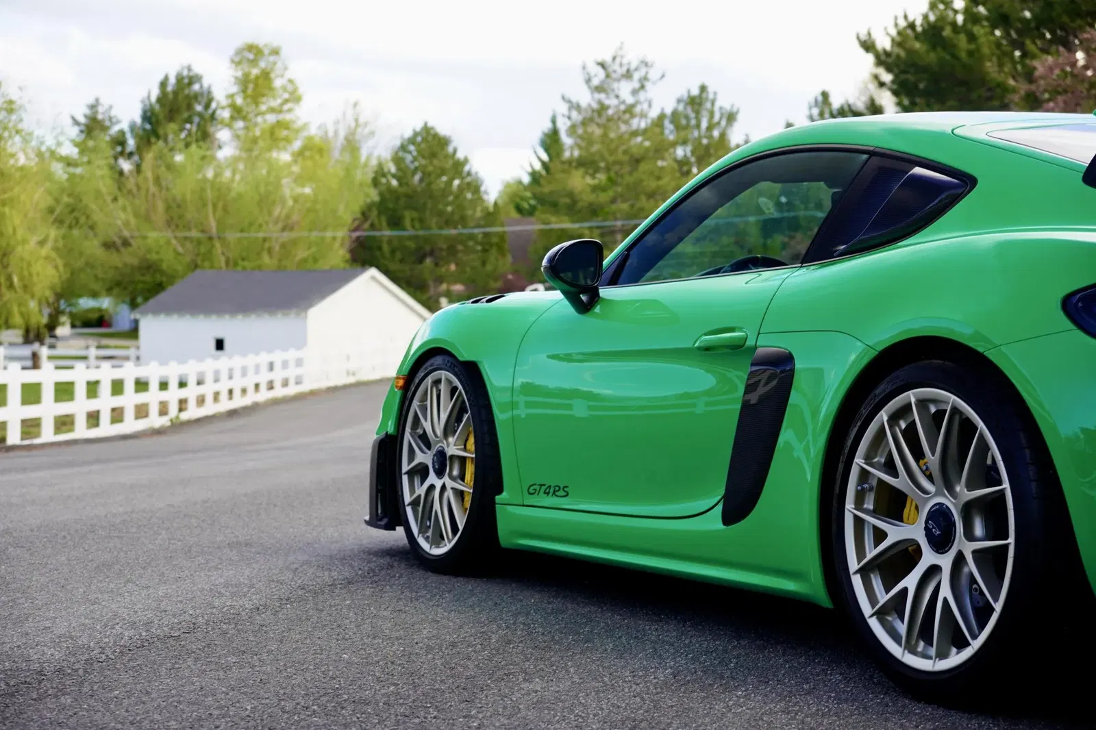 Signal Green 2023 Porsche 718 Cayman GT4 RS Weissach