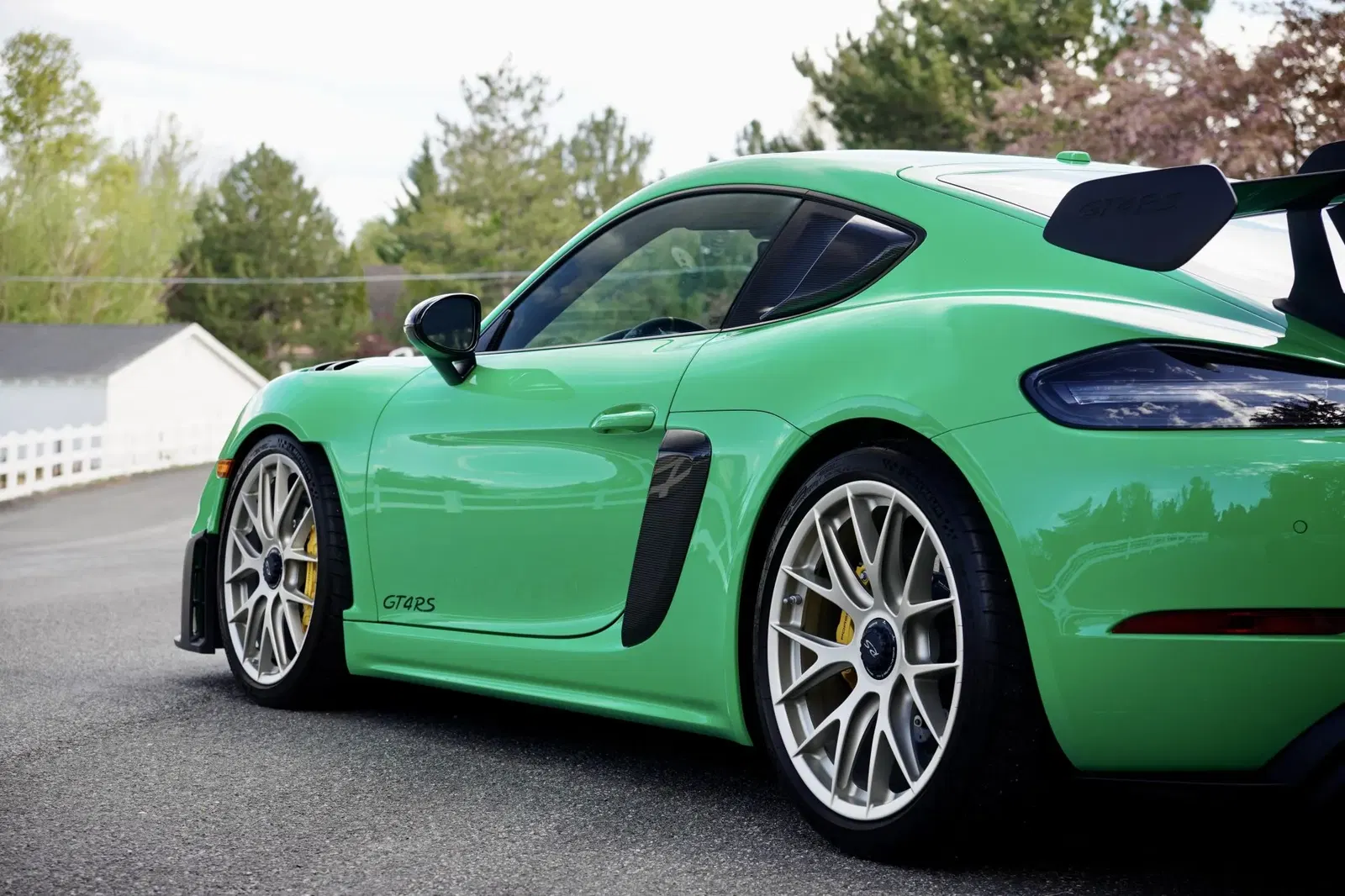 Signal Green 2023 Porsche 718 Cayman GT4 RS Weissach