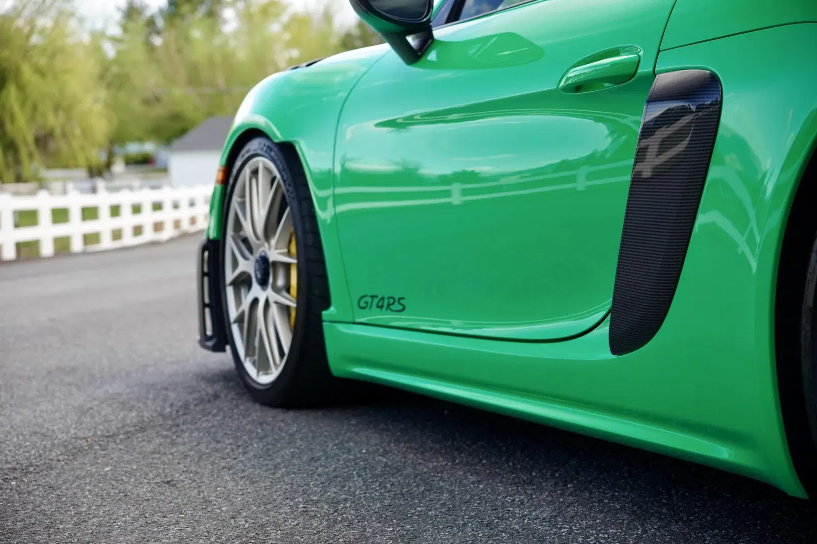 Signal Green 2023 Porsche 718 Cayman GT4 RS Weissach