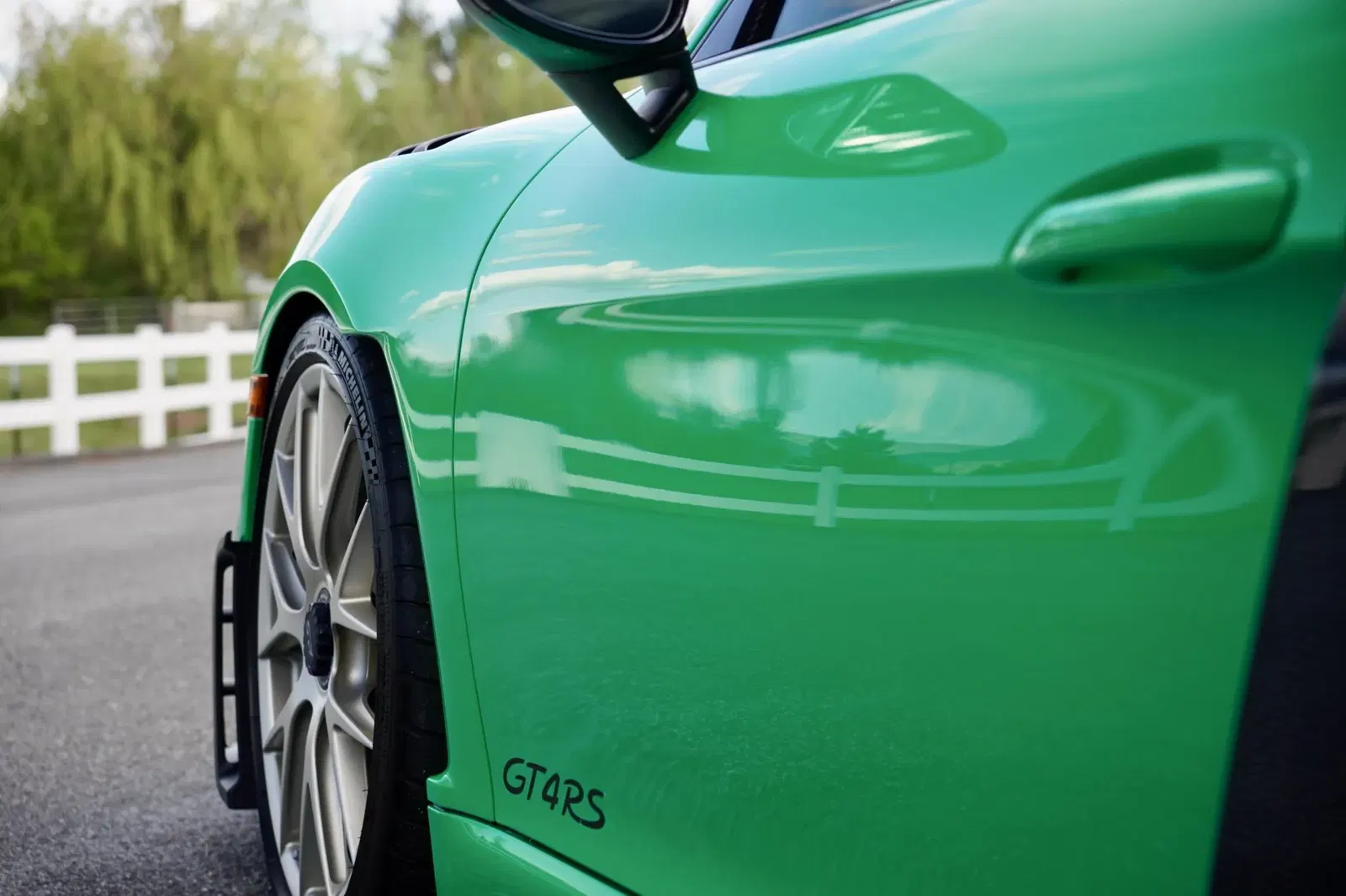 Signal Green 2023 Porsche 718 Cayman GT4 RS Weissach