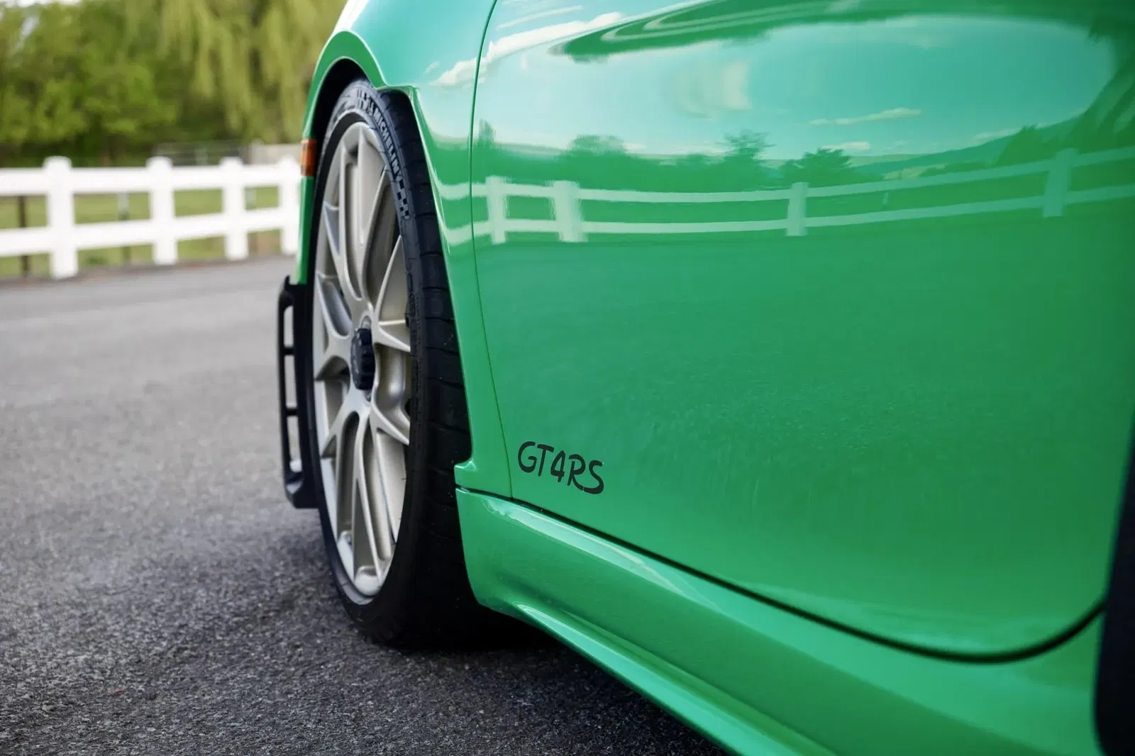 Signal Green 2023 Porsche 718 Cayman GT4 RS Weissach