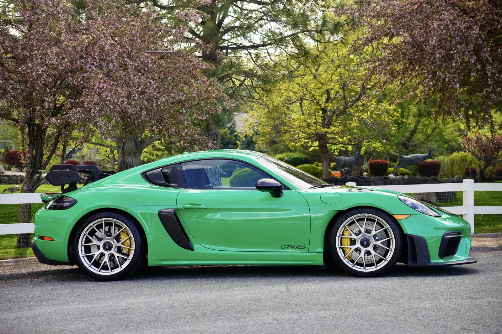 Signal Green 2023 Porsche 718 Cayman GT4 RS Weissach
