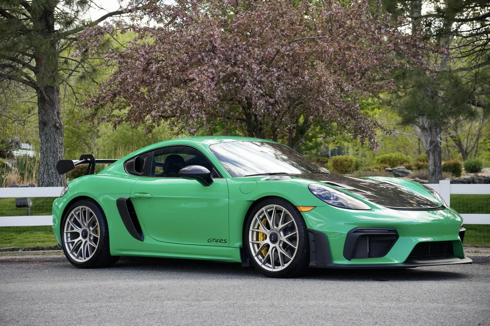 Signal Green 2023 Porsche 718 Cayman GT4 RS Weissach