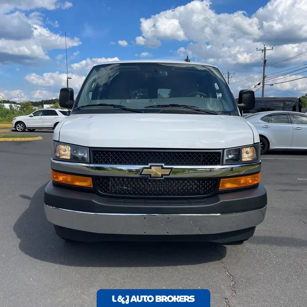 2025 Chevrolet Express LS 3500
