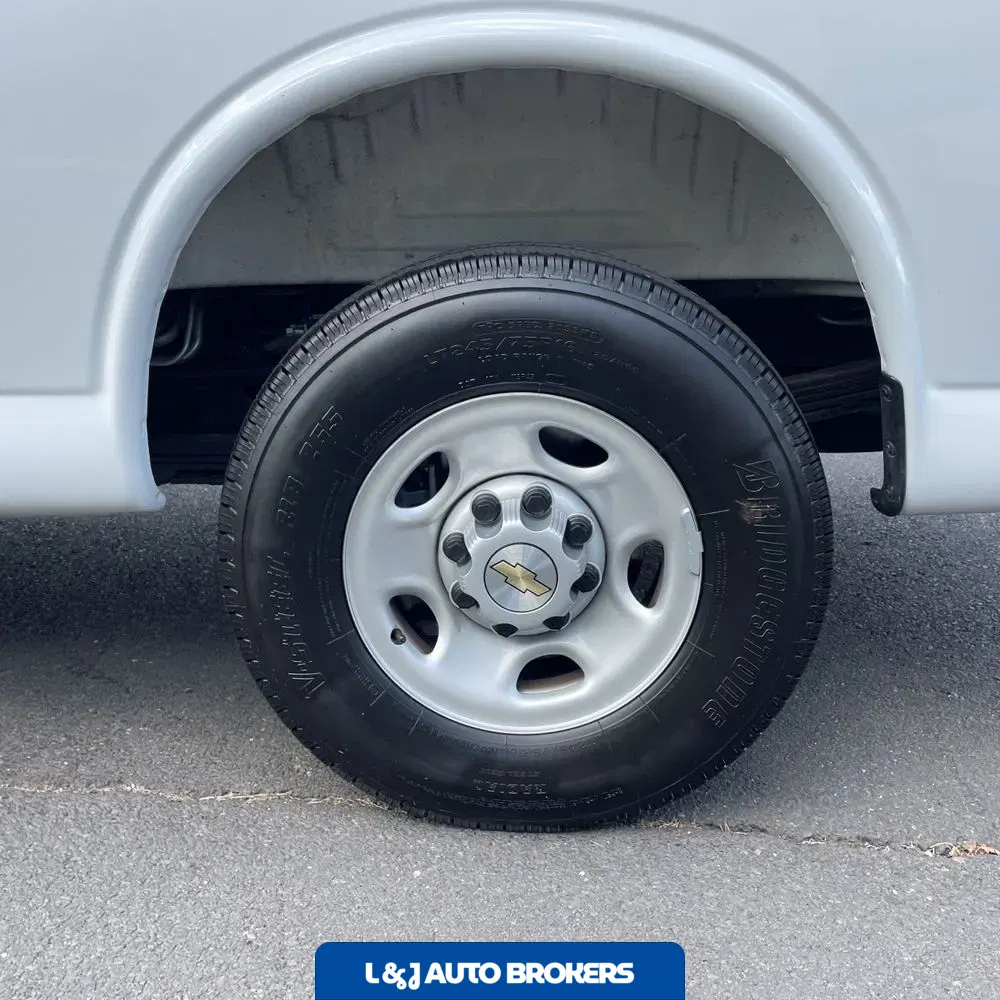 2025 Chevrolet Express LS 3500