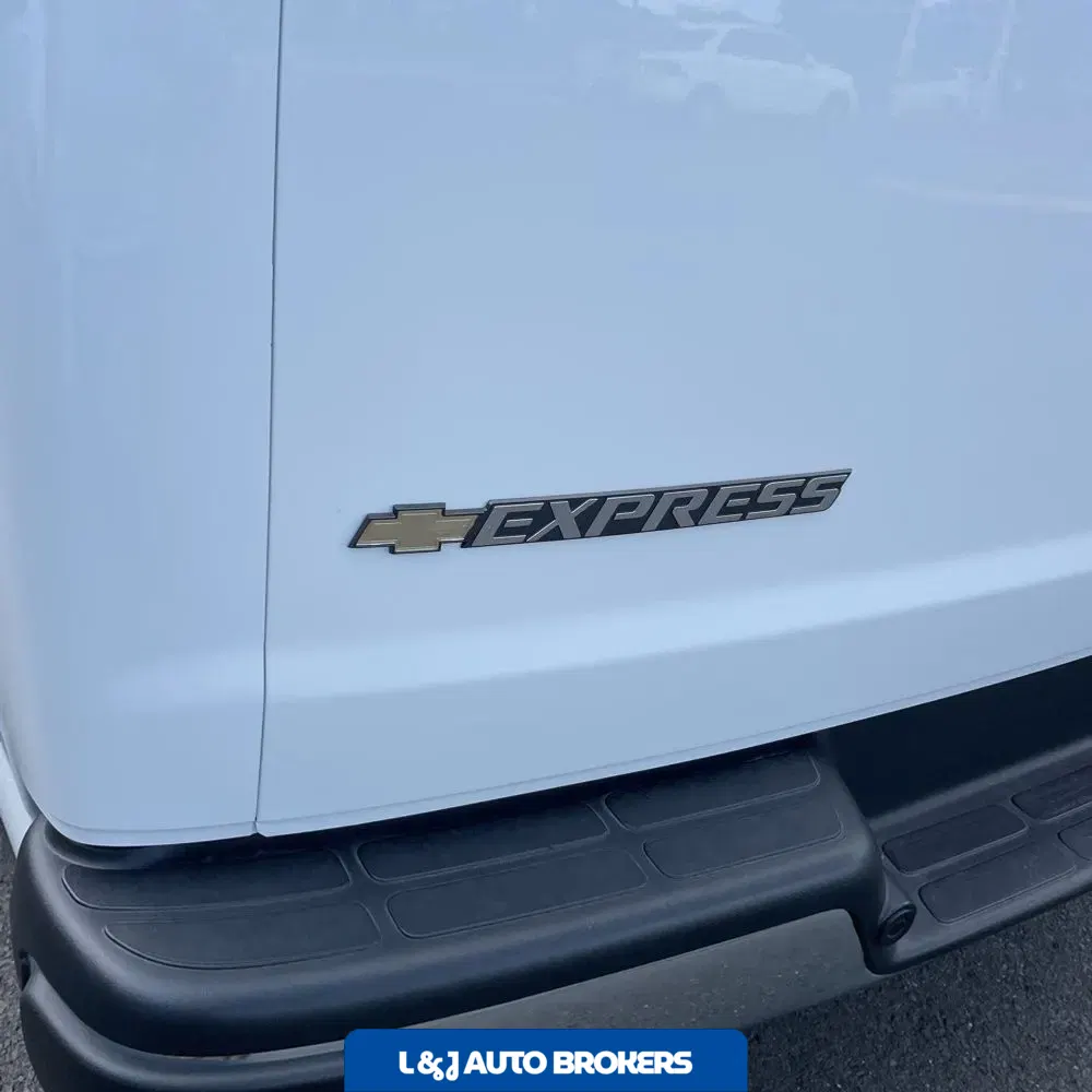 2025 Chevrolet Express LS 3500