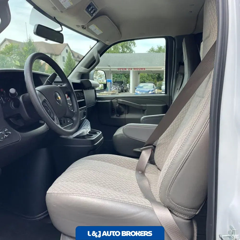 2025 Chevrolet Express LS 3500