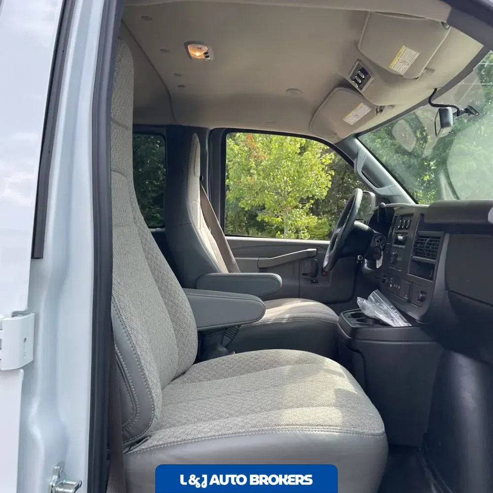 2025 Chevrolet Express LS 3500