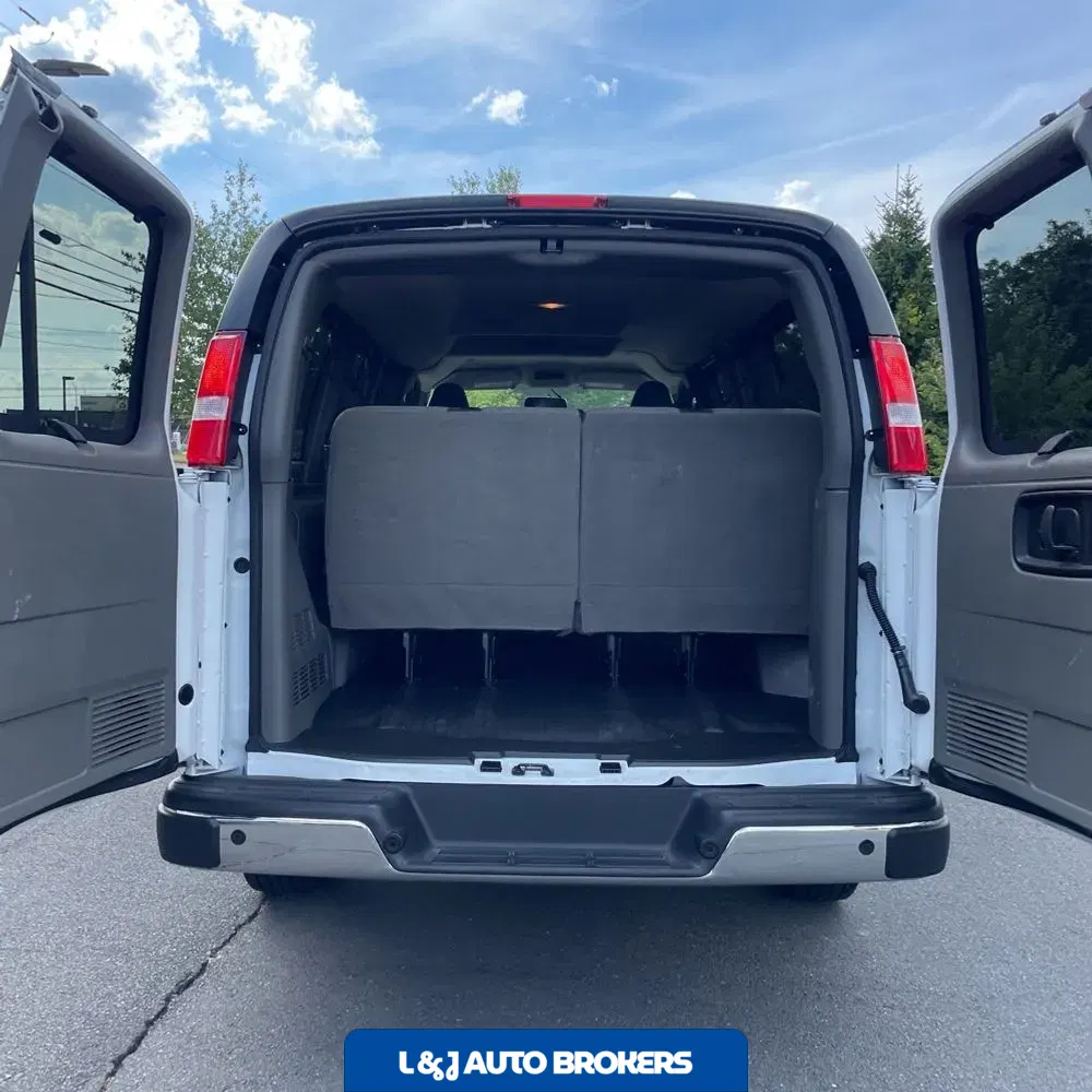 2025 Chevrolet Express LS 3500