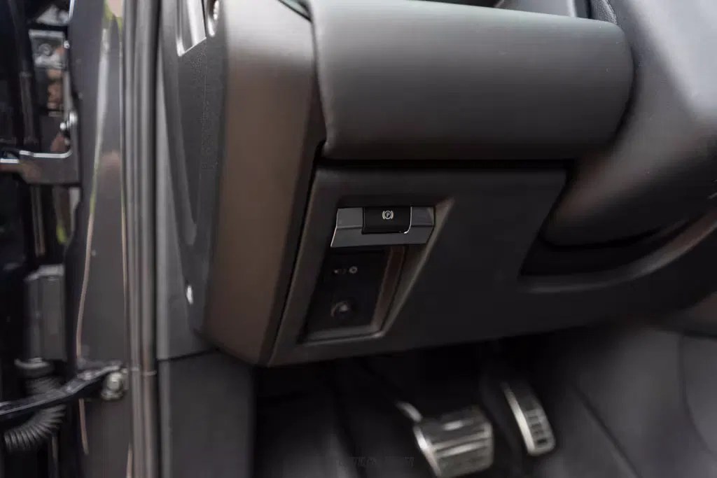 2023 Land Rover Defender 90 Carpathian Edition