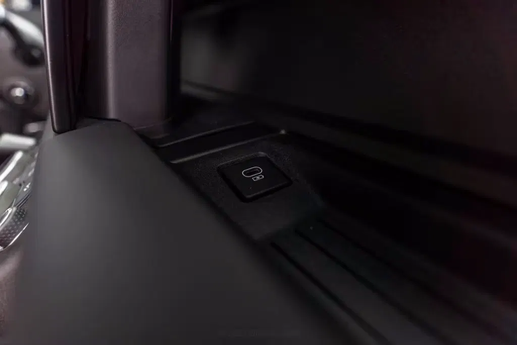 2023 Land Rover Defender 90 Carpathian Edition