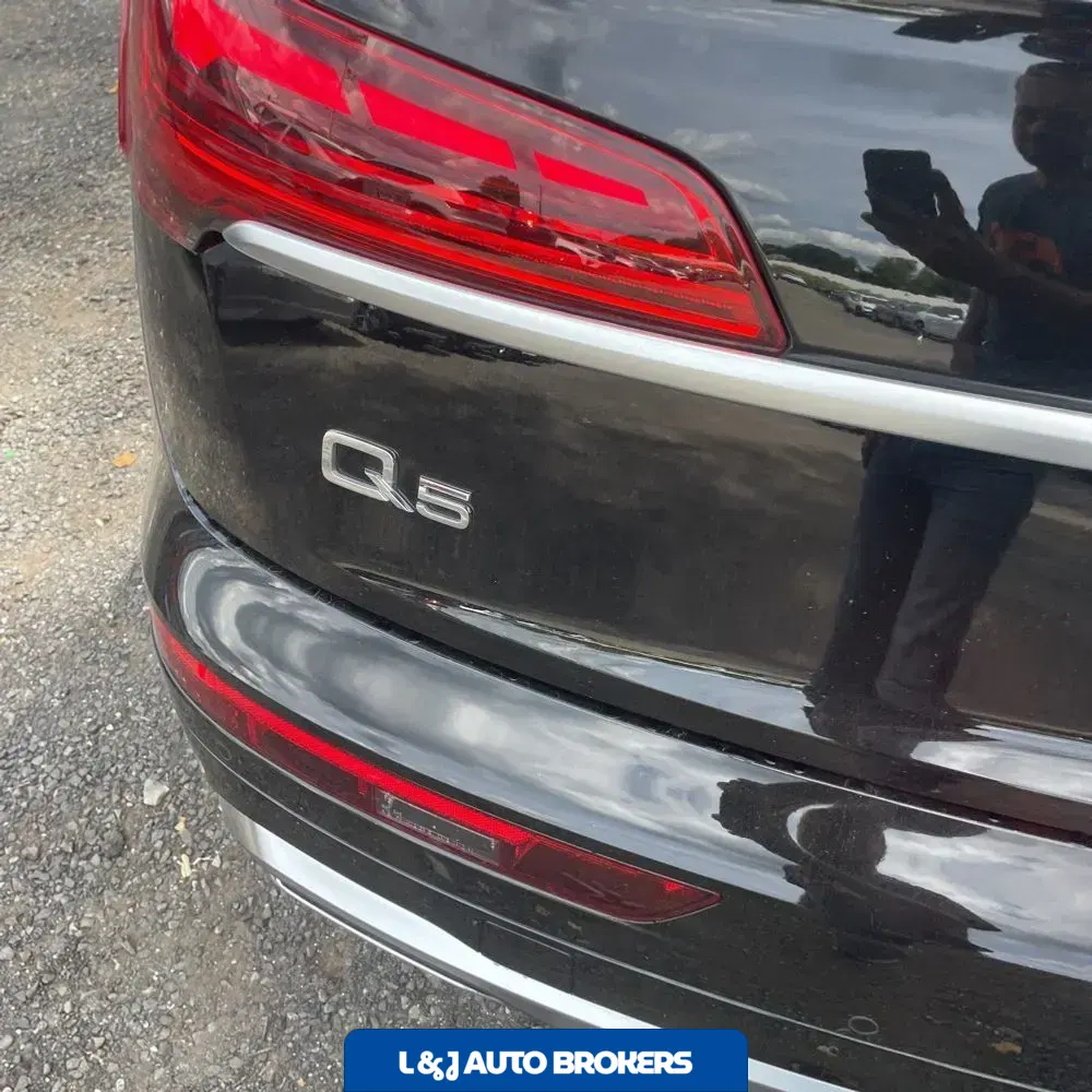 2025 Audi Q5 S-Line Prem 55 PHEV