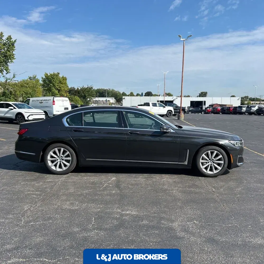 2022 BMW 7-Series 740i