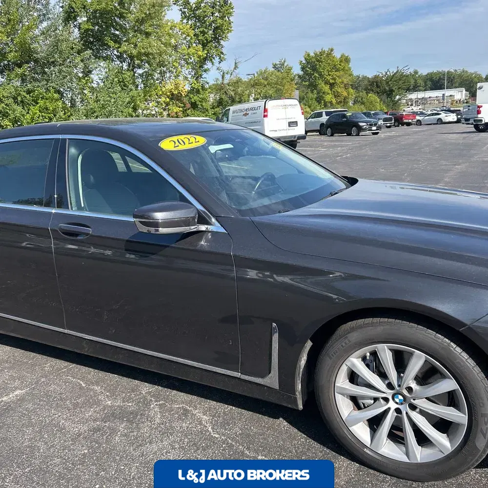 2022 BMW 7-Series 740i