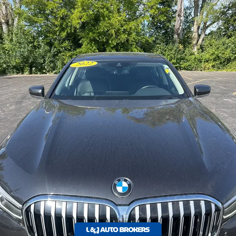 2022 BMW 7-Series 740i