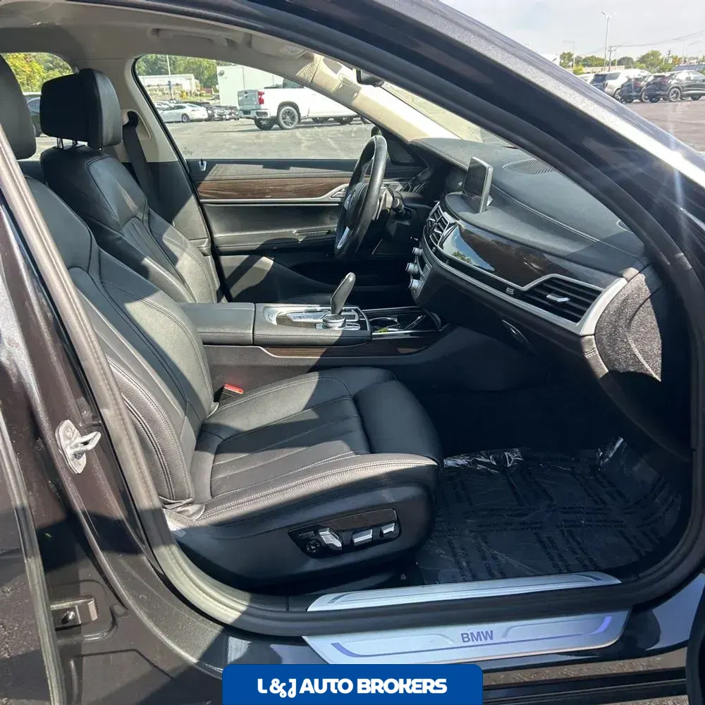 2022 BMW 7-Series 740i