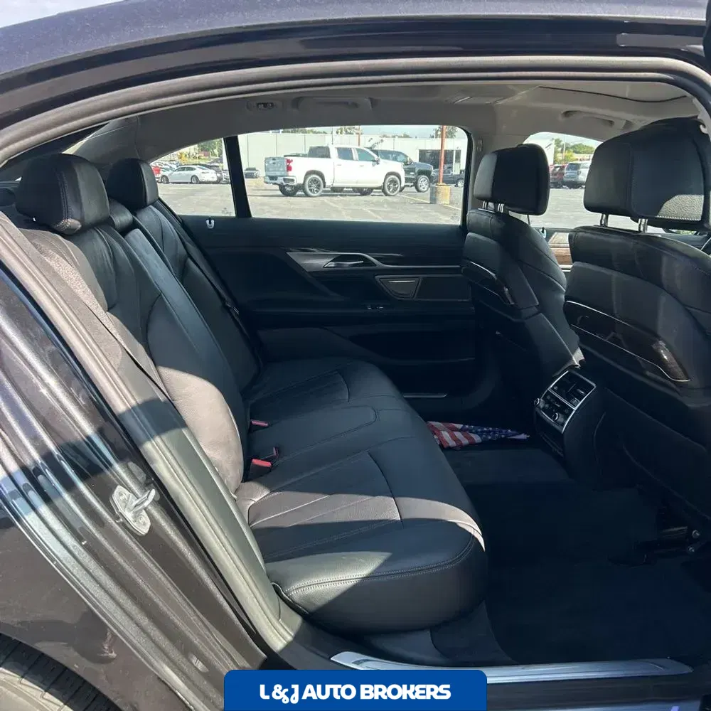2022 BMW 7-Series 740i