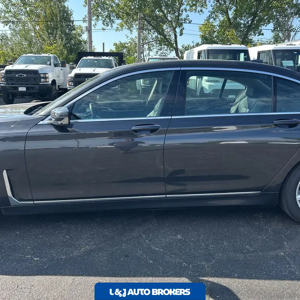 2022 BMW 7-Series 740i
