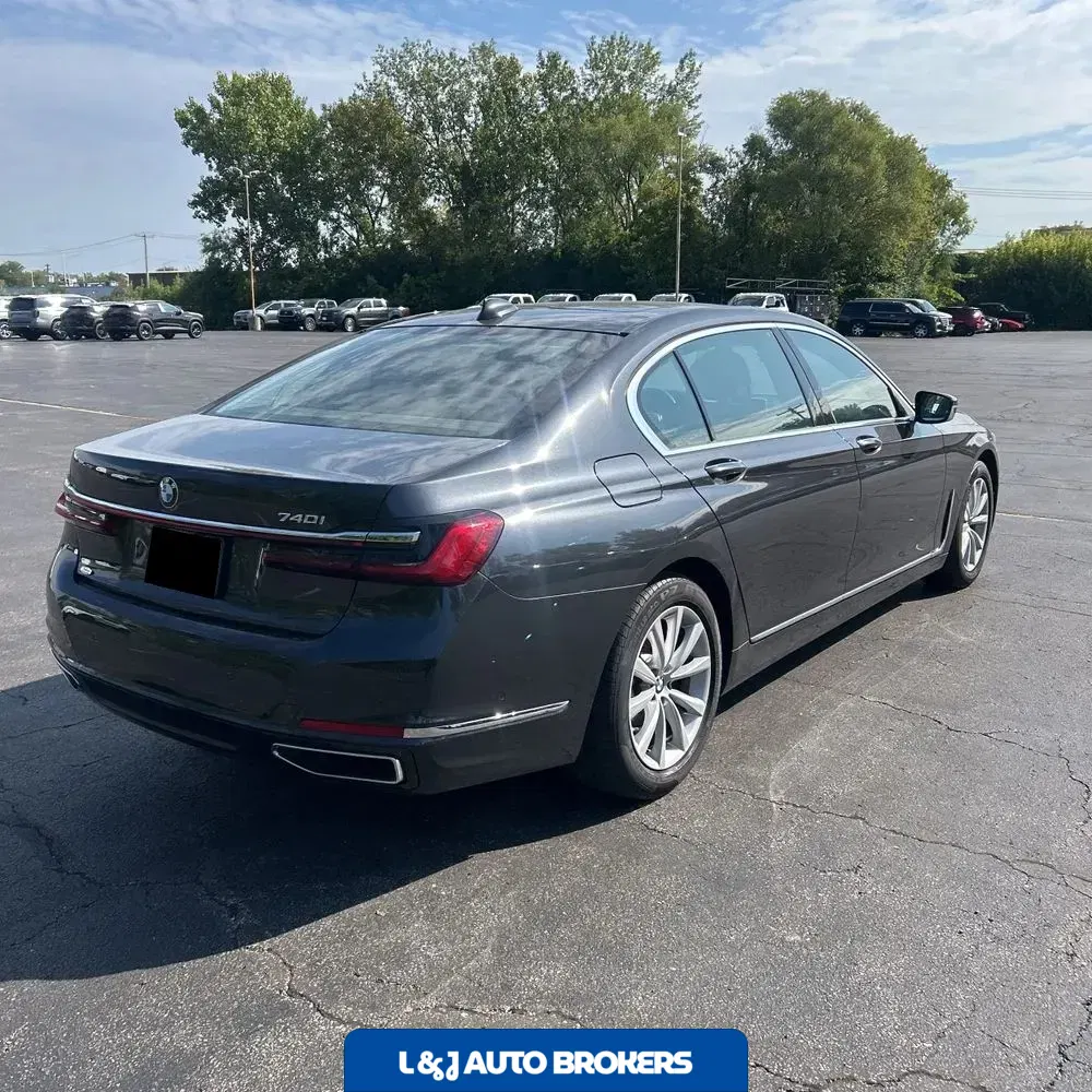 2022 BMW 7-Series 740i