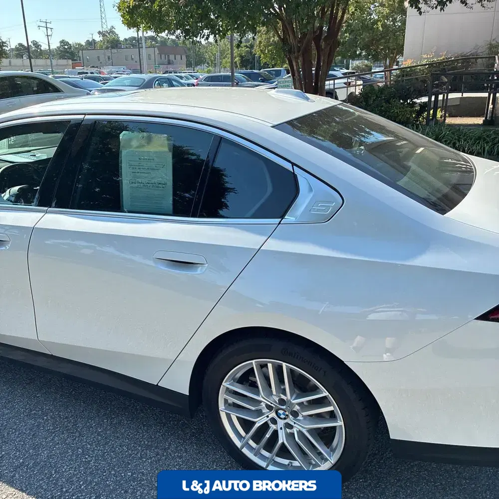 2025 BMW 5-Series 540i xDrive