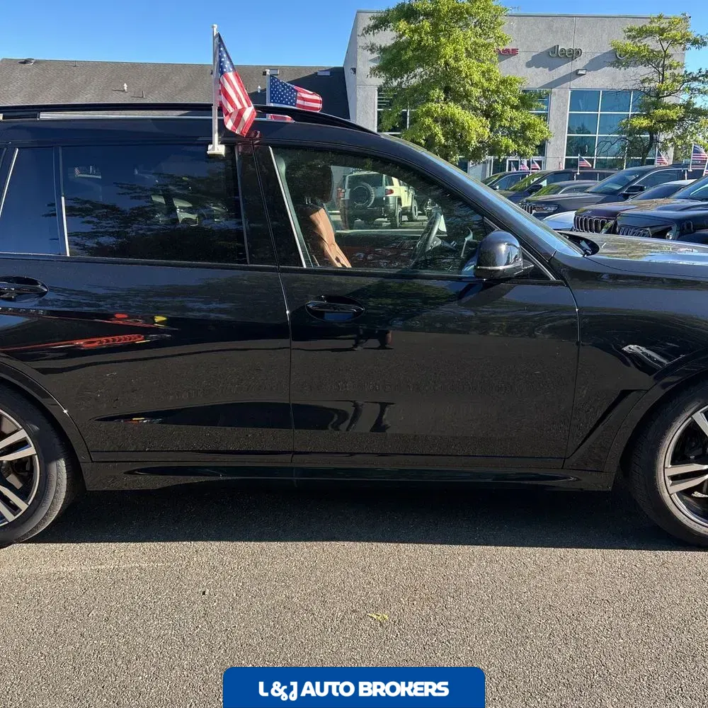 2025 BMW X7 M60i