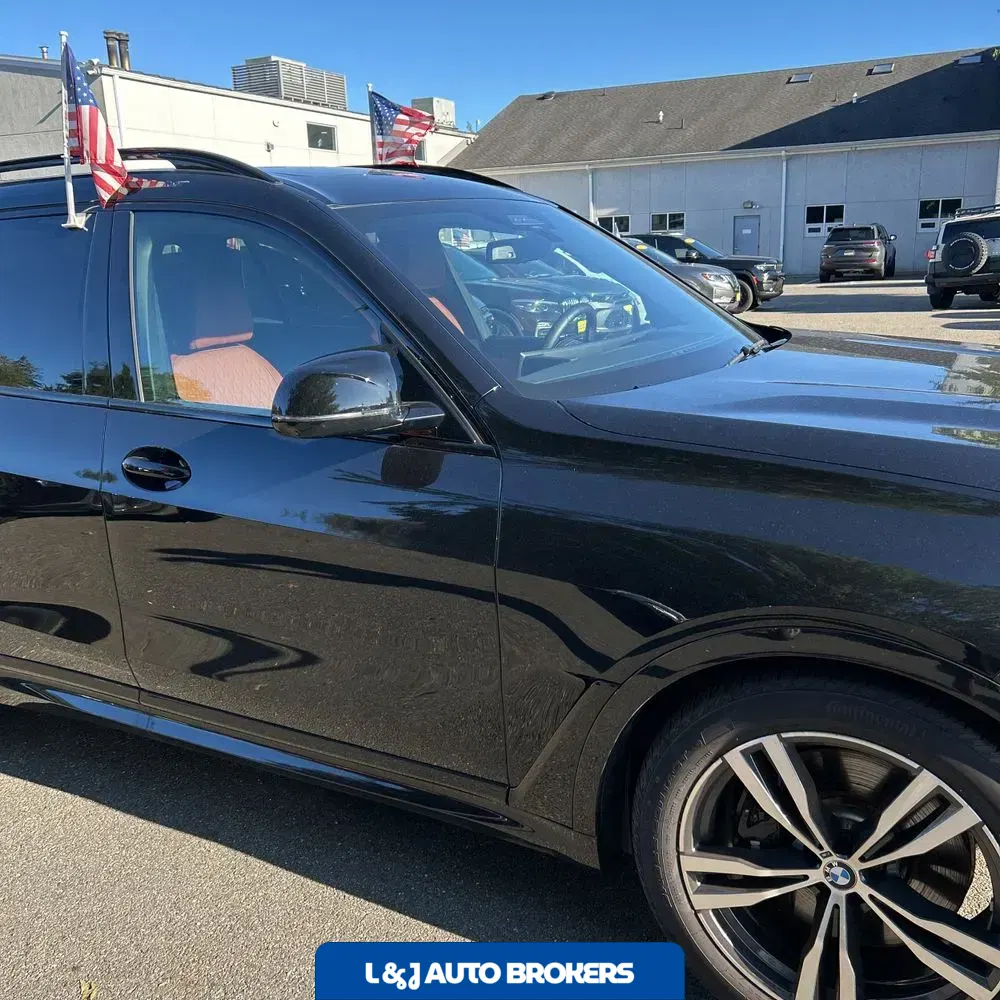 2025 BMW X7 M60i