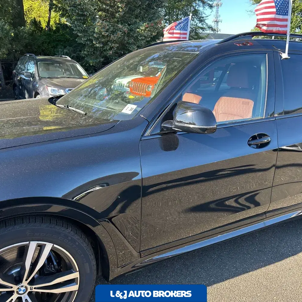 2025 BMW X7 M60i