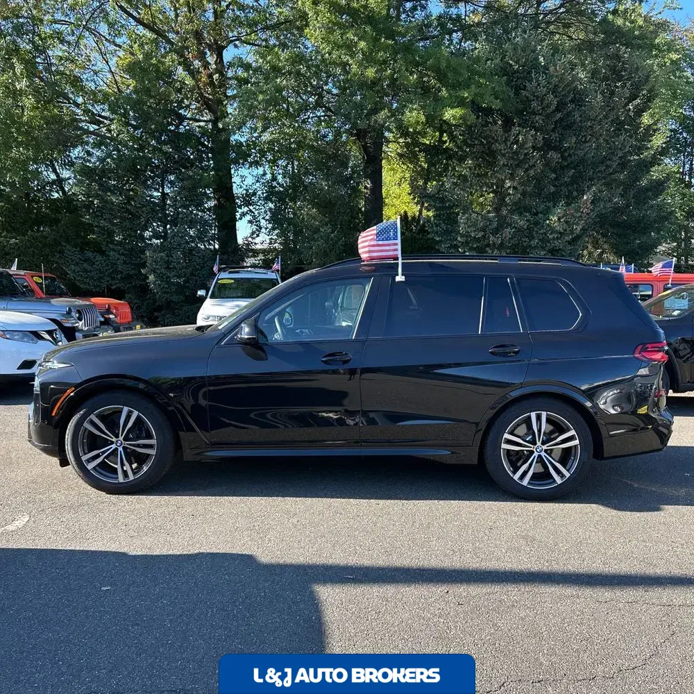 2025 BMW X7 M60i