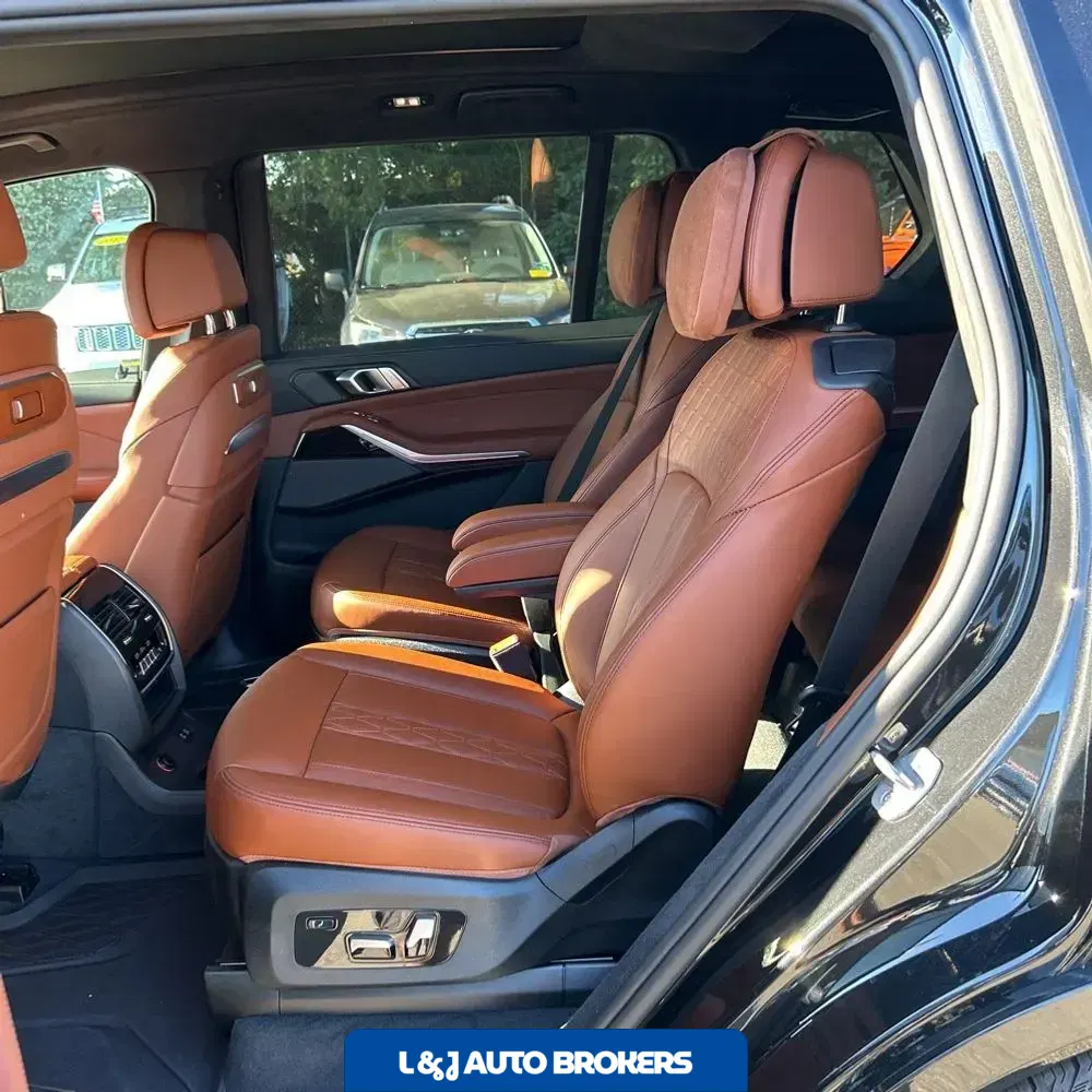 2025 BMW X7 M60i