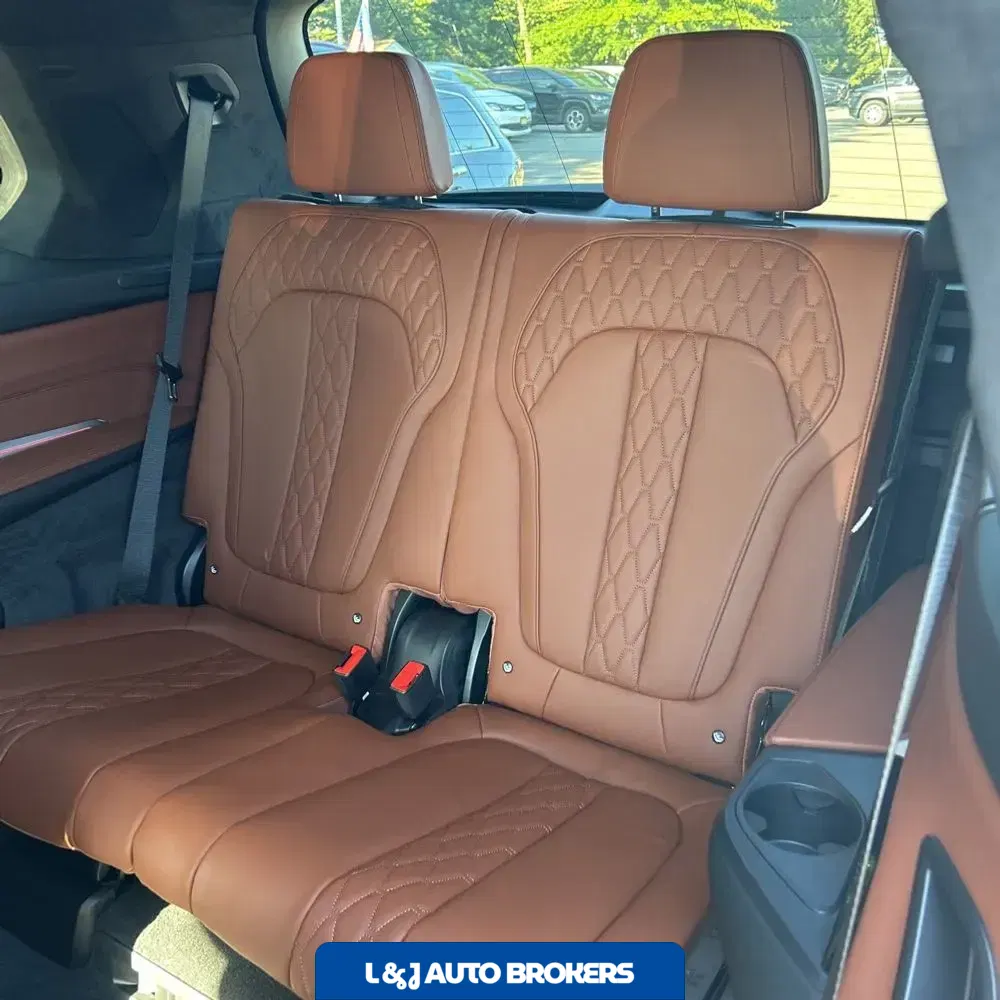 2025 BMW X7 M60i