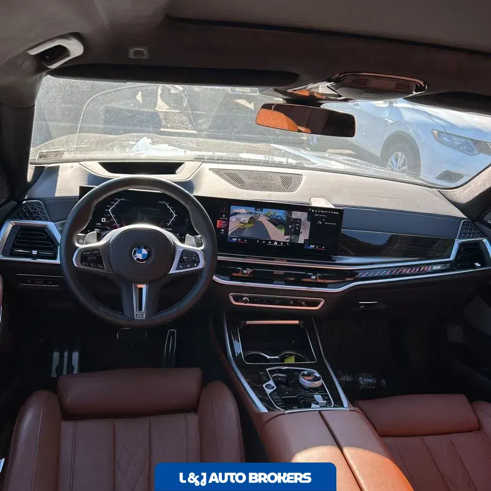 2025 BMW X7 M60i