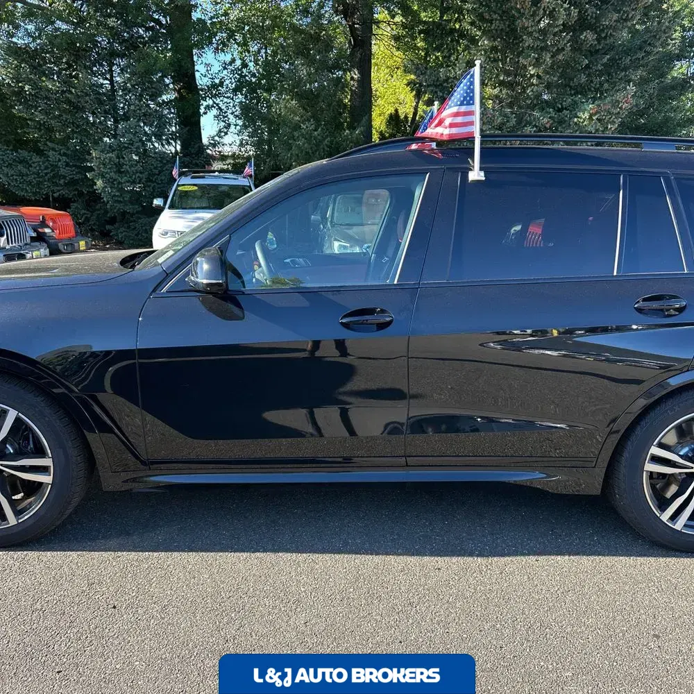2025 BMW X7 M60i