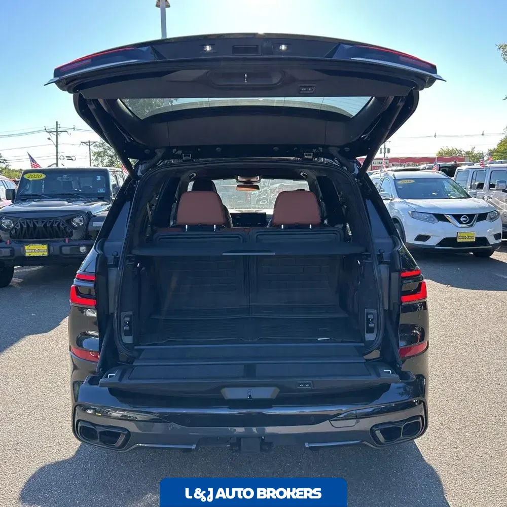 2025 BMW X7 M60i