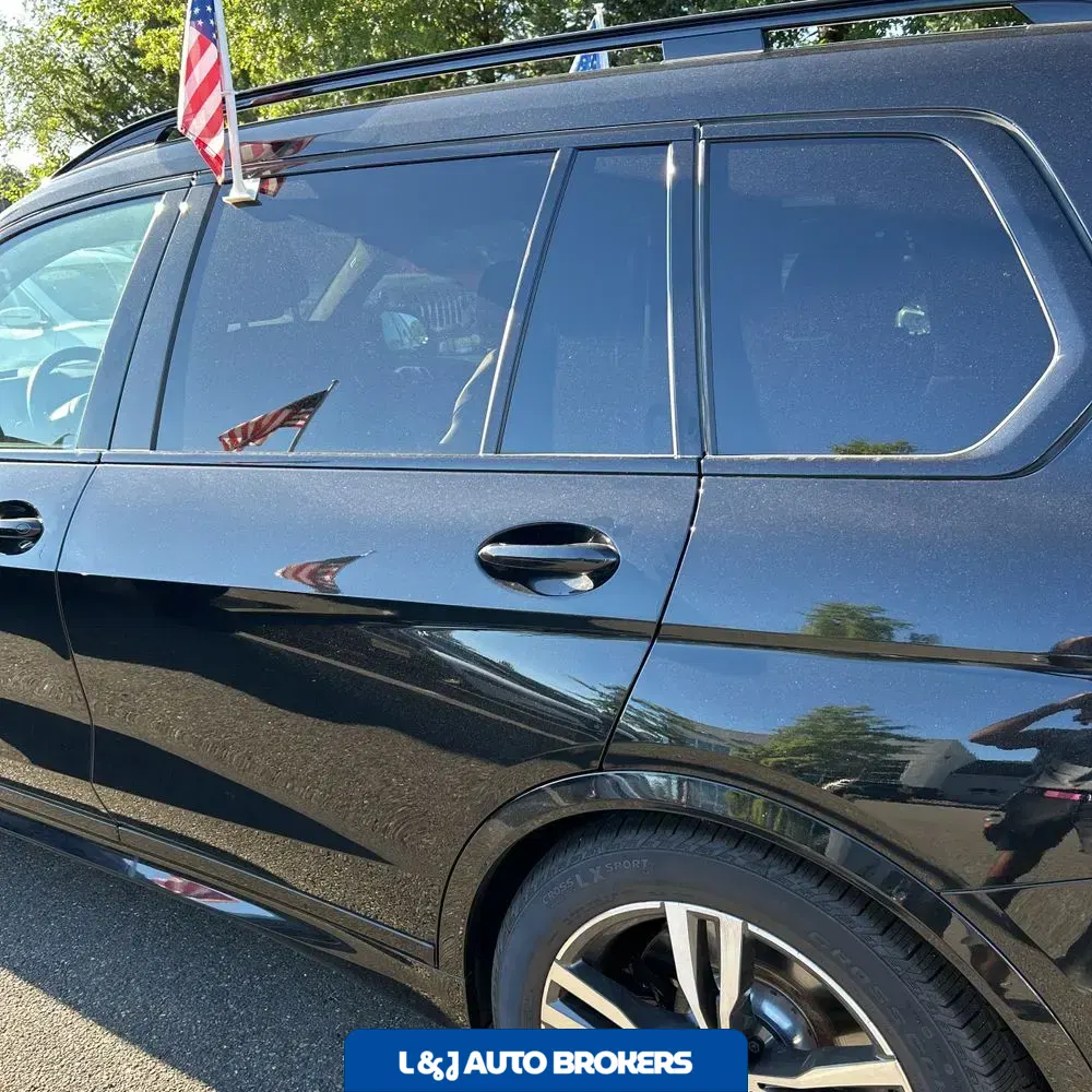 2025 BMW X7 M60i