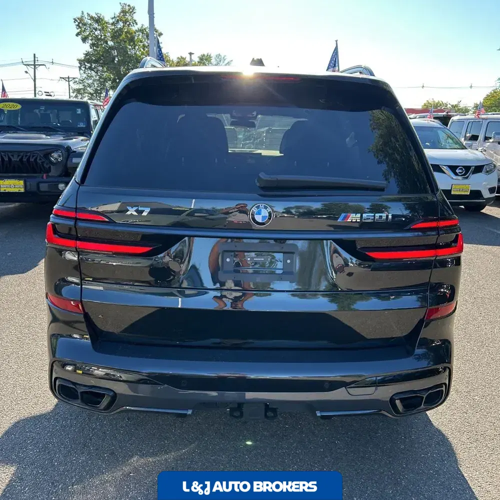 2025 BMW X7 M60i