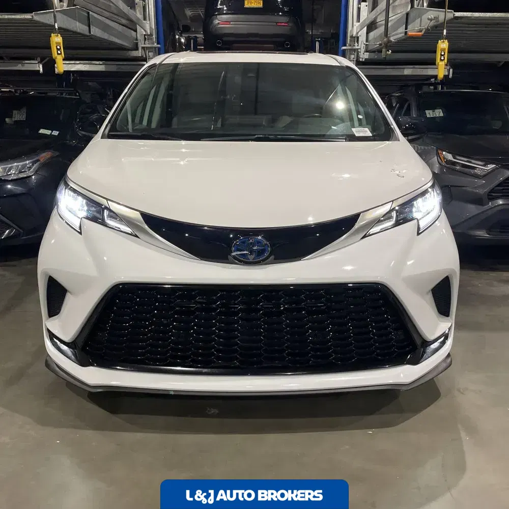 2023 Toyota Sienna XSE 7-Passenger