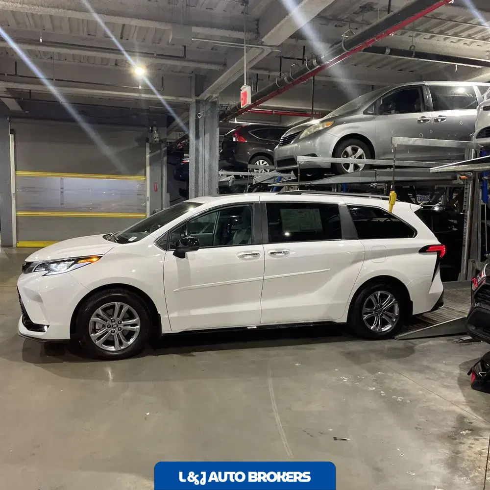 2023 Toyota Sienna XSE 7-Passenger