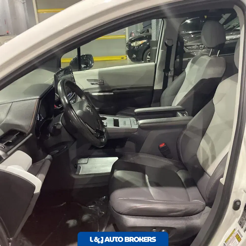2023 Toyota Sienna XSE 7-Passenger