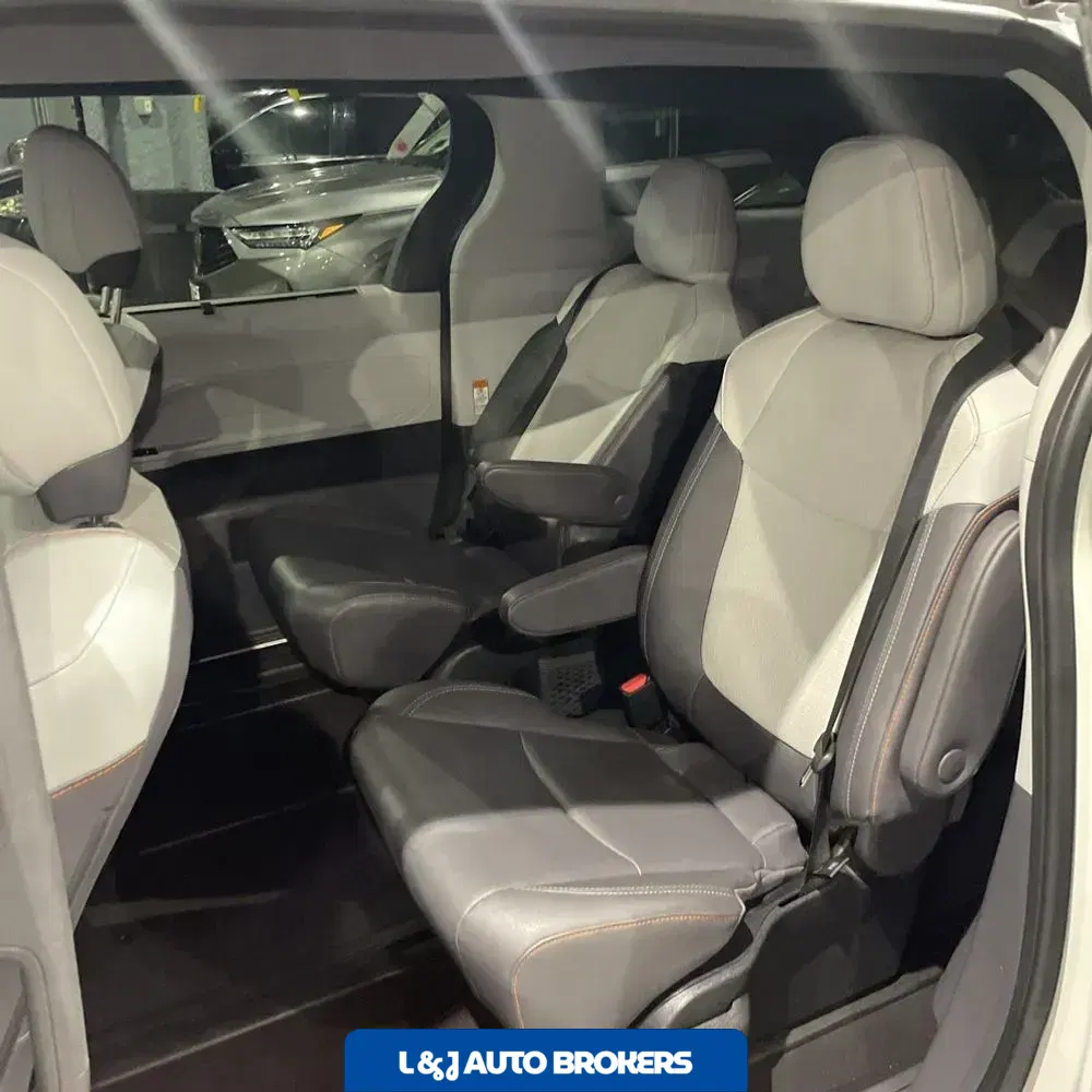 2023 Toyota Sienna XSE 7-Passenger