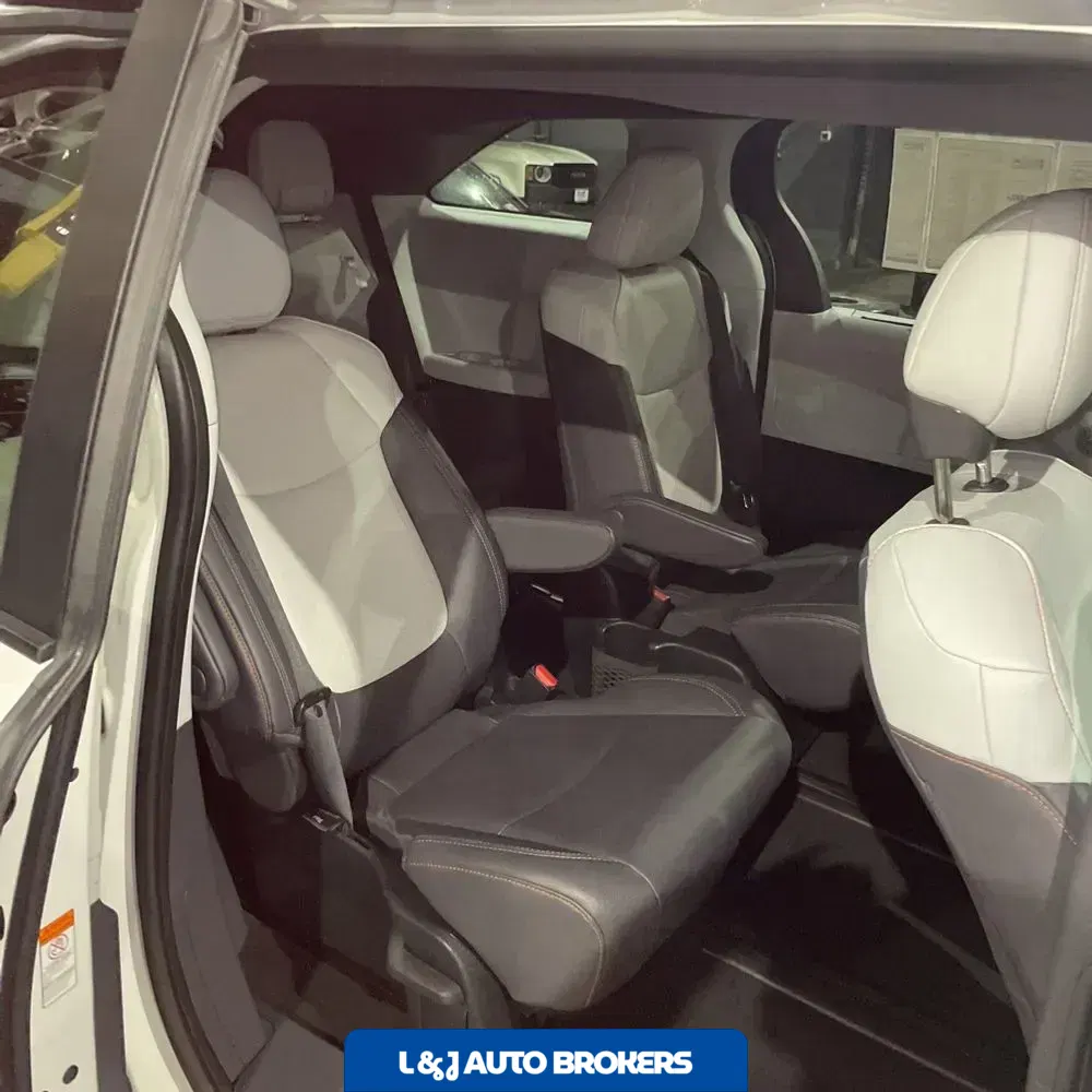 2023 Toyota Sienna XSE 7-Passenger