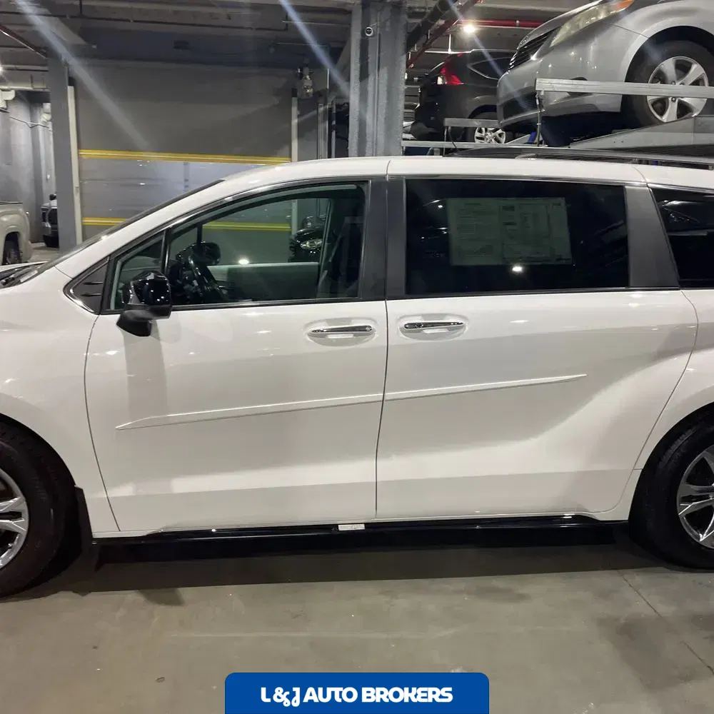 2023 Toyota Sienna XSE 7-Passenger