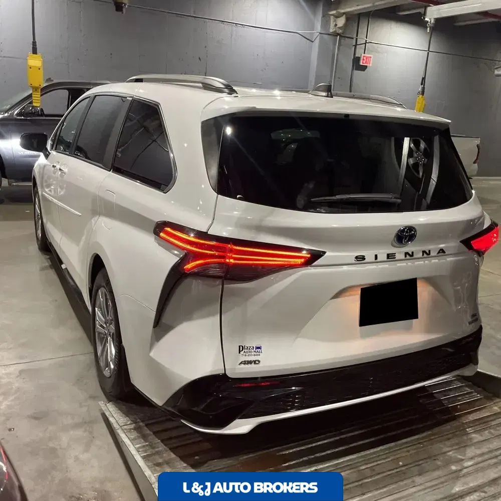 2023 Toyota Sienna XSE 7-Passenger