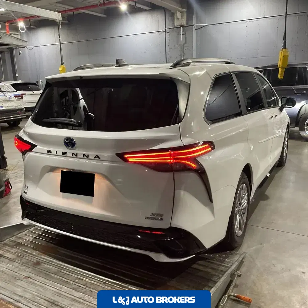 2023 Toyota Sienna XSE 7-Passenger