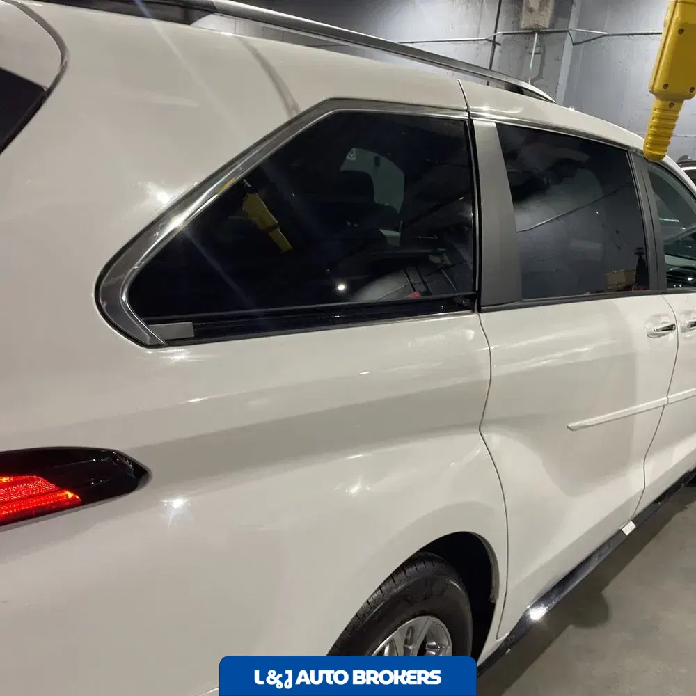 2023 Toyota Sienna XSE 7-Passenger