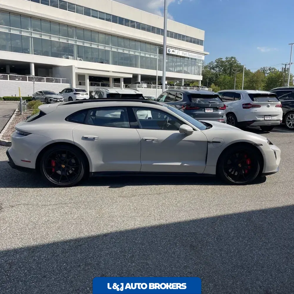 2024 Porsche Taycan GTS Sport Turismo