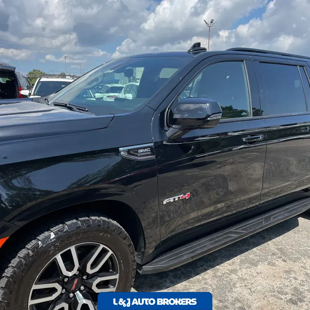 2022 GMC Yukon XL AT4