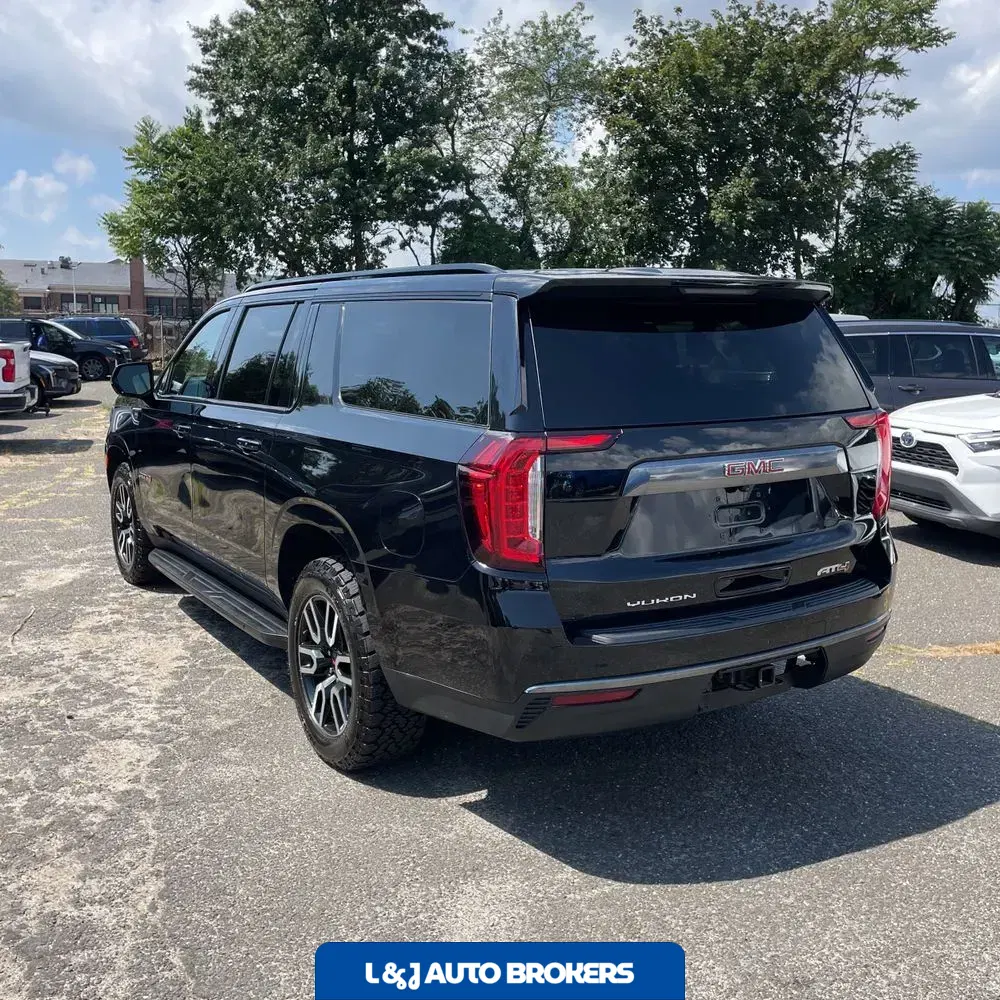2022 GMC Yukon XL AT4