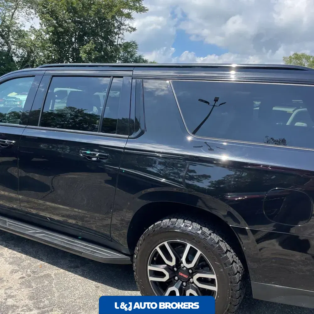 2022 GMC Yukon XL AT4